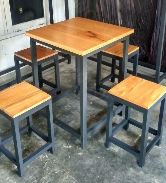 میز پذیرایی ۴ نفره همراه ۴ عدد صندلی،سبک چوب و آهن D109